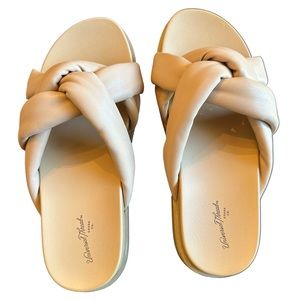 Universal Thread Beige Slip On Flip Flop Shoes